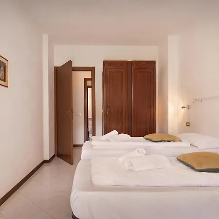 Casa Lory-appartamento A 加尔达